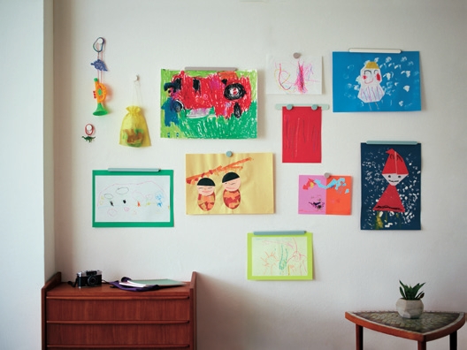 子供　絵　コクヨ　壁マグ　壁につけるマグネット　DIY　写真立て　壁掛け　アクセサリー置き　収納　画鋲　　